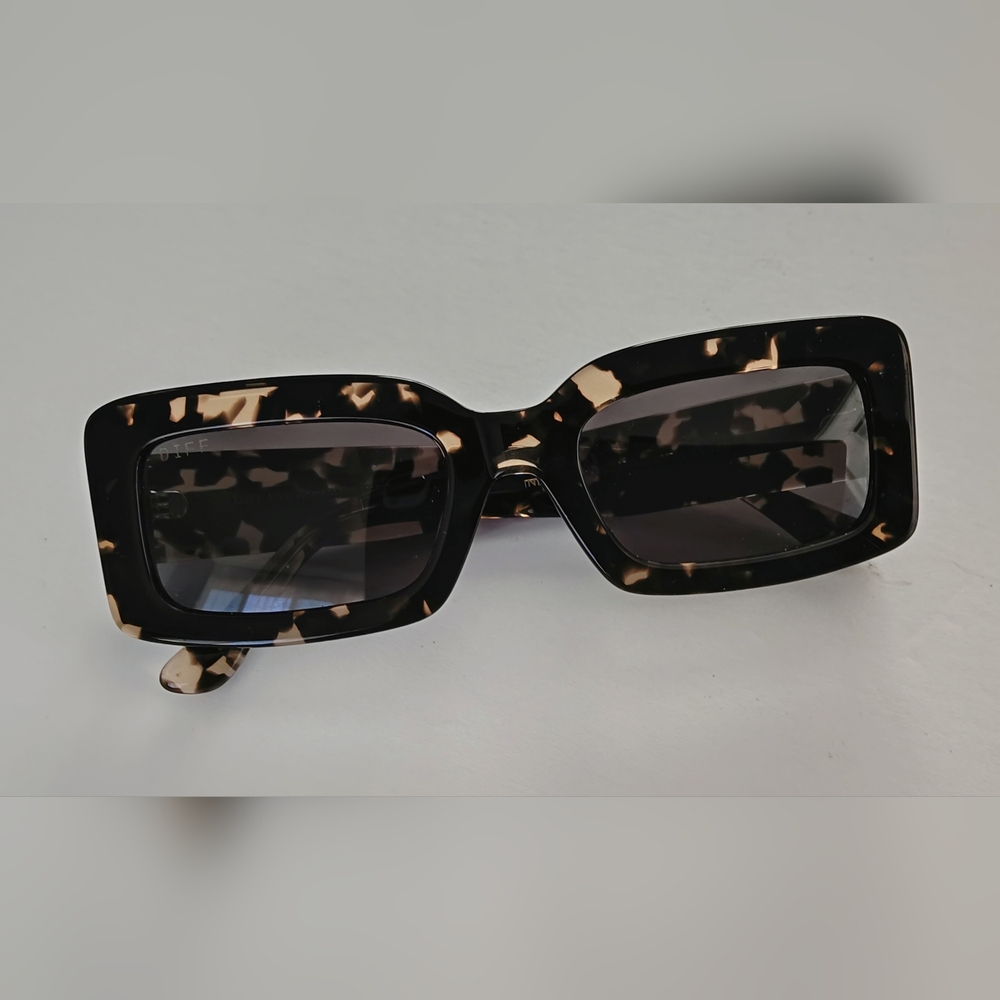 Diff Tortoise Shell Rectangular Sunglasses. 51-23… - image 1